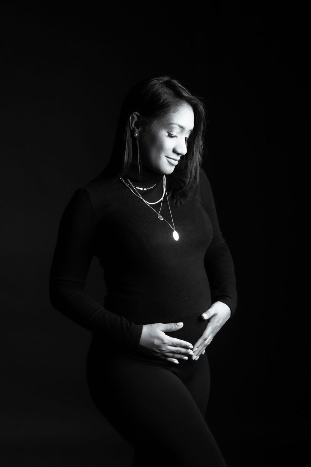 Retrato de maternidad en blanco y negro
