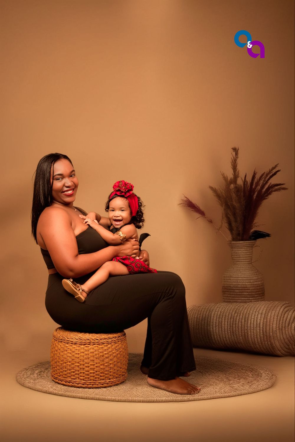 Retrato de madre e hija en estudio